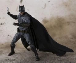 Justice League - Batman - S.H.Figuarts Figur -Puppenladen 5c8d2340ba01b76c5412af6ff5f8b6dfeecbf8c04c74ebcc5d4323e3159e20c4
