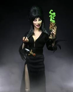 NECA Elvira, Mistress Of The Dark - Clothed Actionfigur -Puppenladen elvira12 scaled 1
