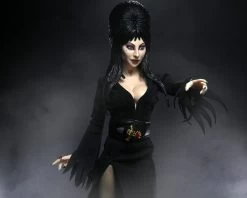 NECA Elvira, Mistress Of The Dark - Clothed Actionfigur -Puppenladen elvira4 scaled 2