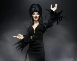 NECA Elvira, Mistress Of The Dark - Clothed Actionfigur -Puppenladen elvira9 scaled 1