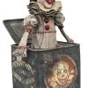 Diamond Select Gallery - IT 2 - Pennywise-In-The-Box Statue -Puppenladen fig92583