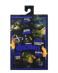 NECA Universal Monsters X TMNT - Ultimate Leonardo Als The Hunchback Figur 39 NECA Universal Monsters X TMNT - Ultimate Leonardo Als The Hunchback Figur -Puppenladen leo pkg2 scaled 1