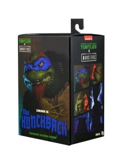 NECA Universal Monsters X TMNT - Ultimate Leonardo Als The Hunchback Figur 40 NECA Universal Monsters X TMNT - Ultimate Leonardo Als The Hunchback Figur -Puppenladen leo pkg3 scaled 1