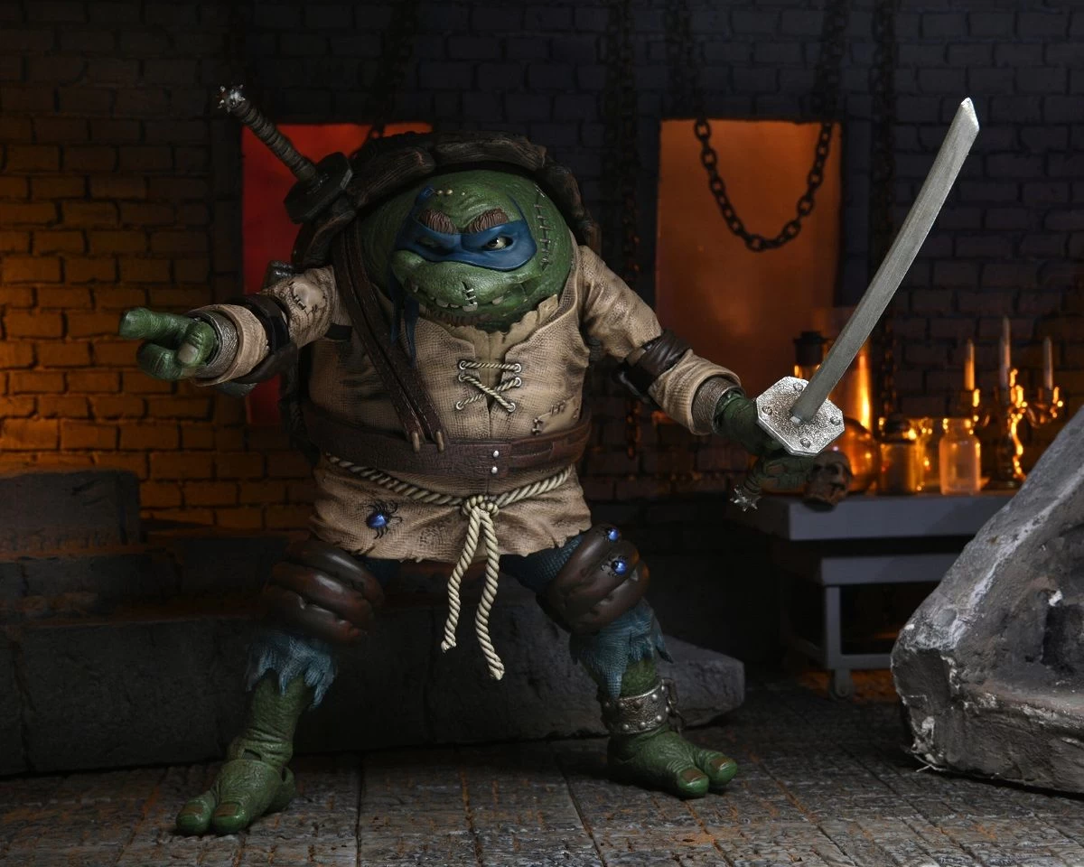 NECA Universal Monsters X TMNT - Ultimate Leonardo Als The Hunchback Figur 4 NECA Universal Monsters X TMNT - Ultimate Leonardo Als The Hunchback Figur – Bild 2