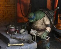 NECA Universal Monsters X TMNT - Ultimate Leonardo Als The Hunchback Figur 34 NECA Universal Monsters X TMNT - Ultimate Leonardo Als The Hunchback Figur -Puppenladen leo13 scaled 1