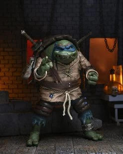 NECA Universal Monsters X TMNT - Ultimate Leonardo Als The Hunchback Figur 29 NECA Universal Monsters X TMNT - Ultimate Leonardo Als The Hunchback Figur -Puppenladen leo8 scaled 1