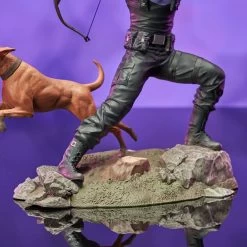 Diamond Select Marvel Gallery - Hawkeye Mit Lucky Dem Pizza-Dog - Statue -Puppenladen marvel hawkeye gallery 12 98615.1628723307
